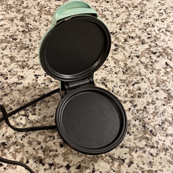 Dash mini egg cooker - Picture 2 of 2